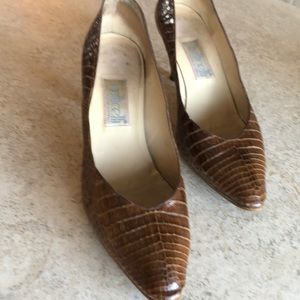 Real crocodile pumps made in Italy.